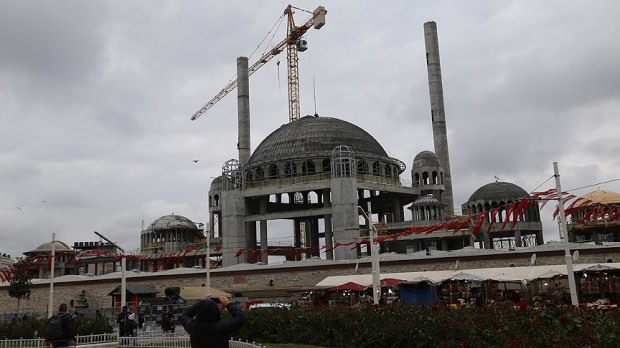 Джамията Таксим чака 2500 души
