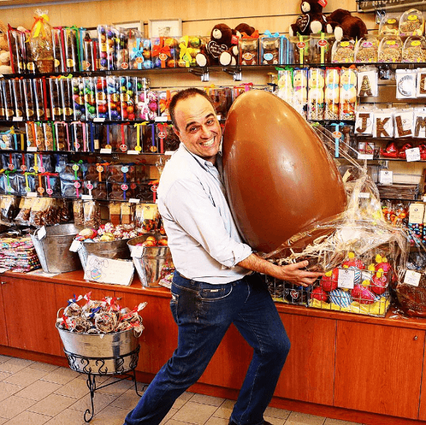 Джон Капос създаде Snapchat, вдъхновен от голямо шоколадово великденско яйце.