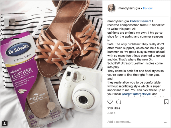Манди Феруджа, влиятел на Instagram за красота и начин на живот, помогна да популяризира стелките на д-р Scholl за апартаменти в тази спонсорирана публикация.