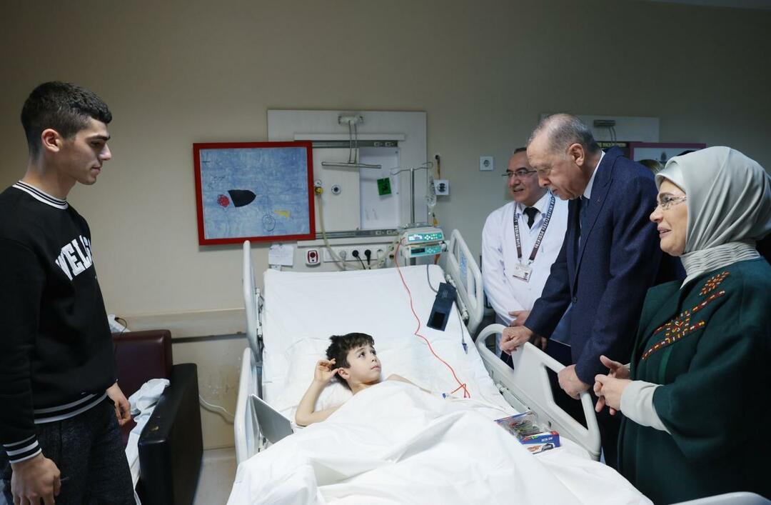 Президентът Ердоган и съпругата му Емине Ердоган се срещнаха с децата на бедствието