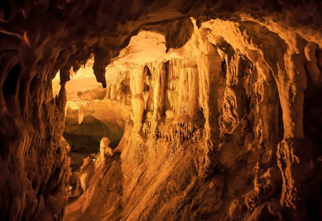 Дупнишка пещера