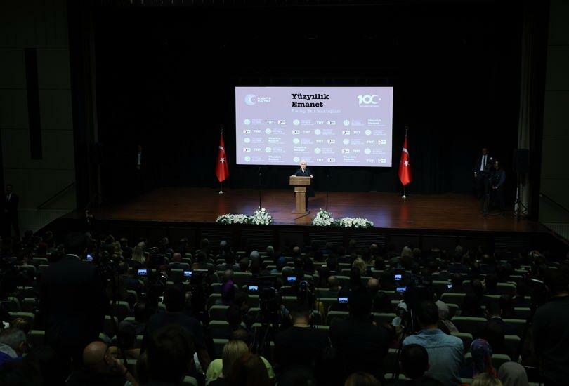 Първата дама Ердоган Стогодишнина Изложба на пленени писма на Червения полумесец