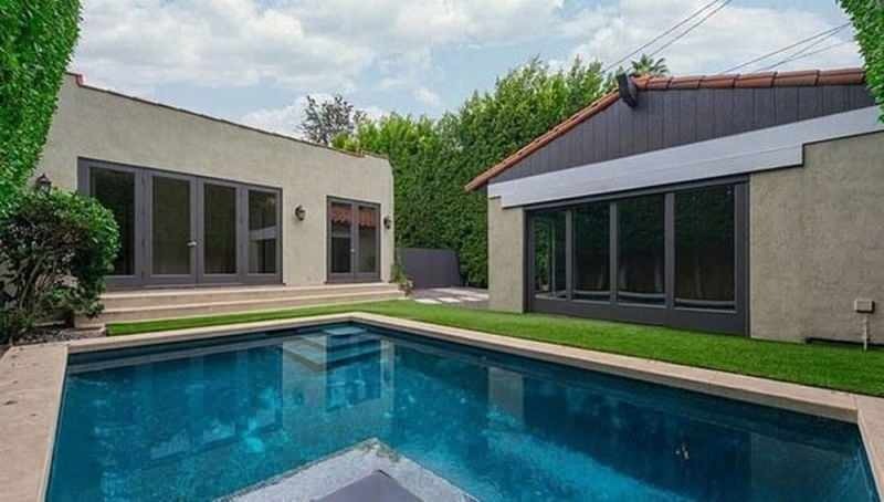 Шарлиз Терон пуска своята къща в бунгало за продажба за 1,8 милиона долара!