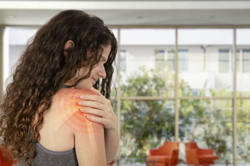 Какво е синдром на скучно рамо? Симптоми на синдрома на замръзнало рамо и Лечение на синдрома на замръзнало рамо