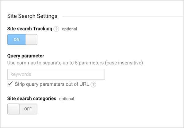 Това е екранна снимка на опциите за настройки на търсенето в сайта в Google Analytics. Опцията за проследяване на търсене на сайт е Включена. Настройките също имат опции за въвеждане на параметър на заявката и включване или изключване на категориите за търсене в сайта.