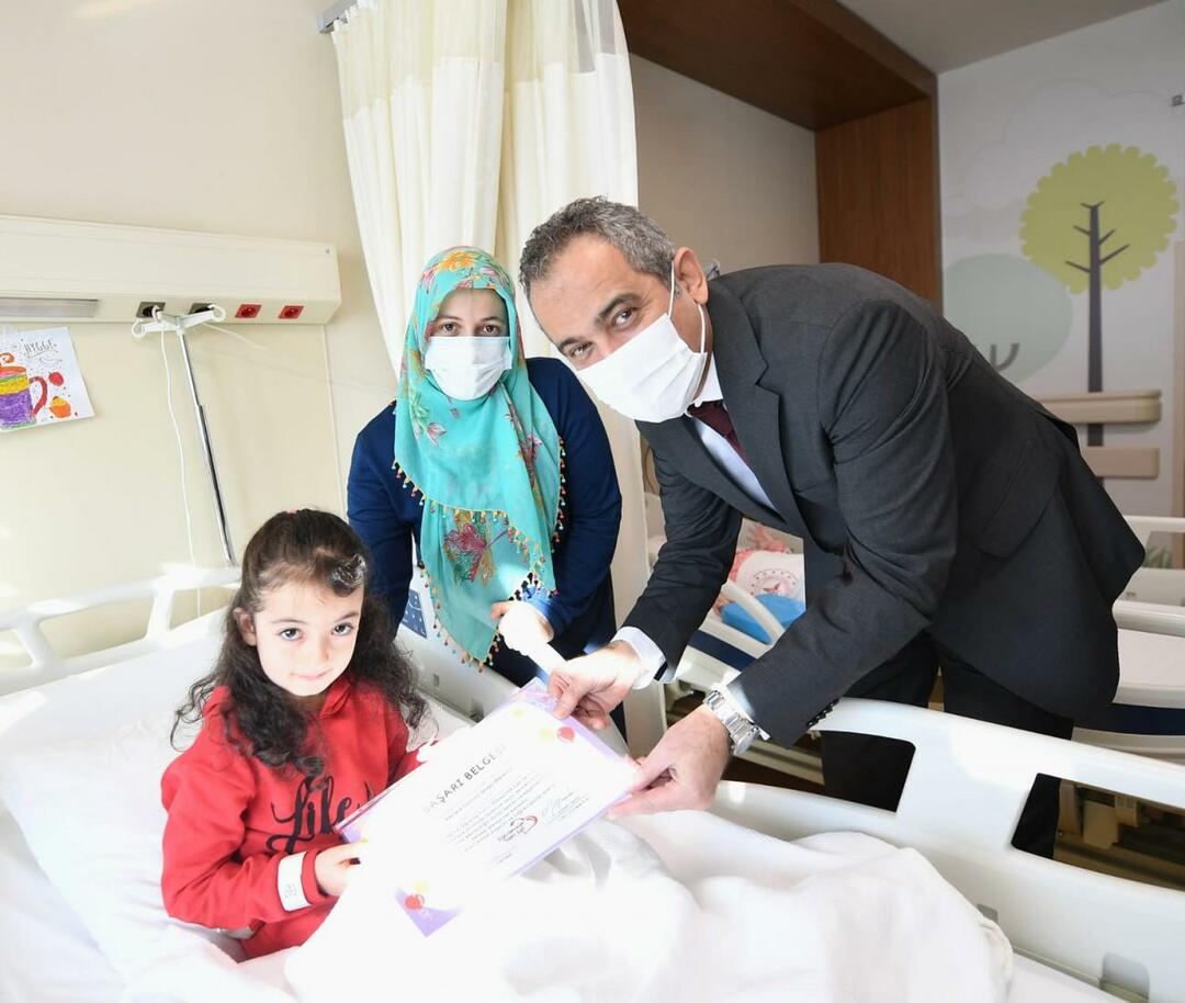 Емине Ердоган предаде пожеланията си за оздравяване на децата, които се лекуват в болницата