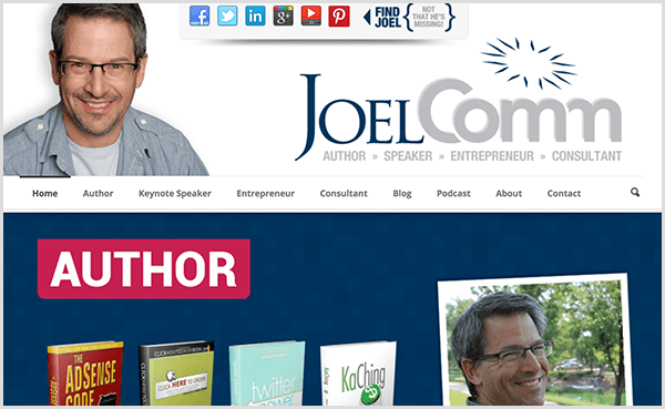 Уебсайтът на Joel Comm показва снимка на Joel, който се усмихва и носи небрежна, светлосиня риза с копчета и светлосива тениска под нея. Навигацията включва опции за дома, автора, основния лектор, предприемач, консултант, блог, подкаст, информация и контакт. Плъзгащото изображение под навигацията подчертава книгите, които е написал.