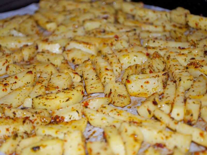 Как да си направим пикантни картофи във фурната? Най-лесната рецепта за печен пикантен картоф