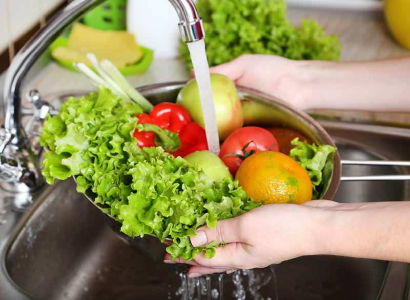 Как трябва да се мият плодовете и зеленчуците? Тези грешки причиняват отравяне!