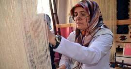 Тя учи жените да „обработват своите надежди“ вече 37 години! Наследство, което се пази, за да не бъде забравено