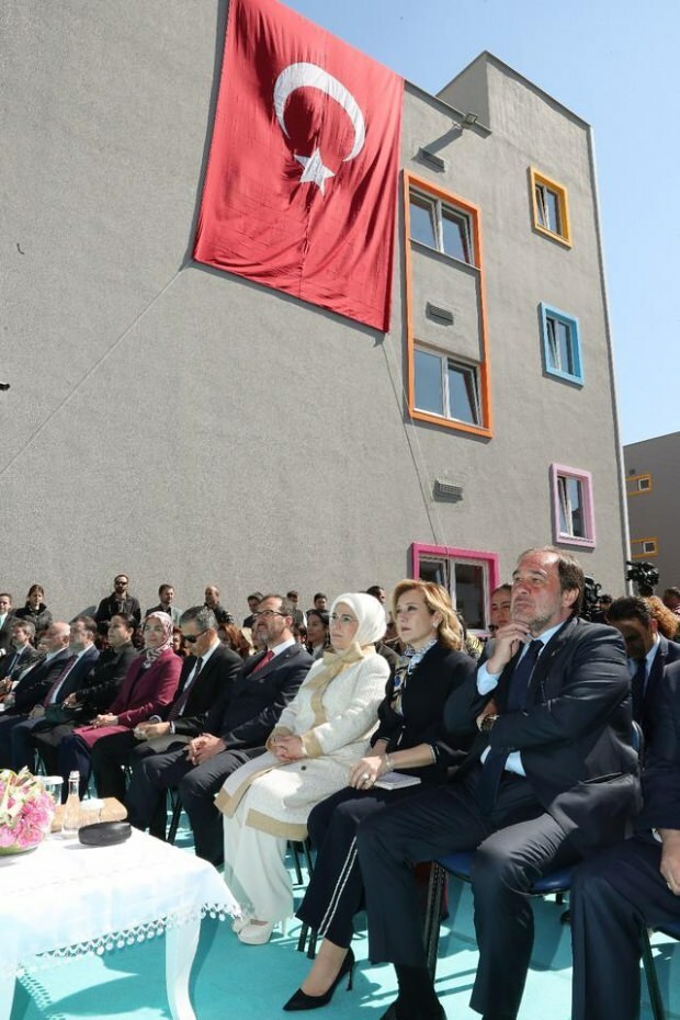 Първа дама Ердоган: През последните 17 години са били наети близо 55 хиляди хора с увреждания