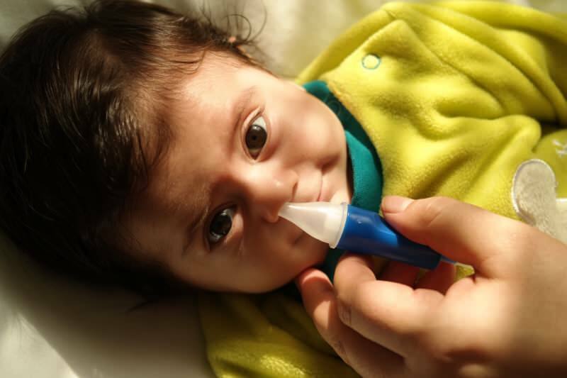 Как да почистите носа на бебетата, без да наранявате? Назална конгестия и метод за почистване при кърмачета