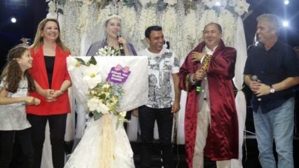 Изненадана сватба на сцената от Фунда Арар