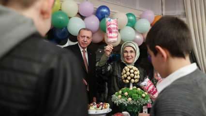 Публикация от първата дама Ердоган за ифтар, в който те бяха домакини на децата в Любовни къщи