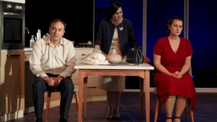Игра "Късно остава" откри на сцената Султангази Ходжа Ахмет Йесеви