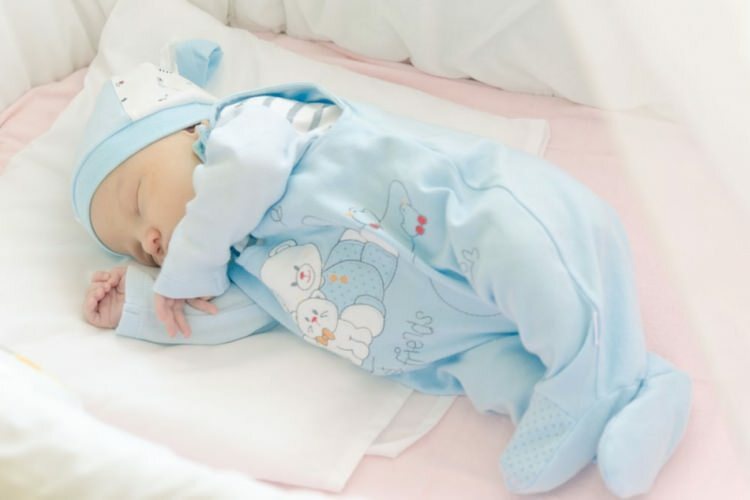 Обмислете позицията за сън при бебета!