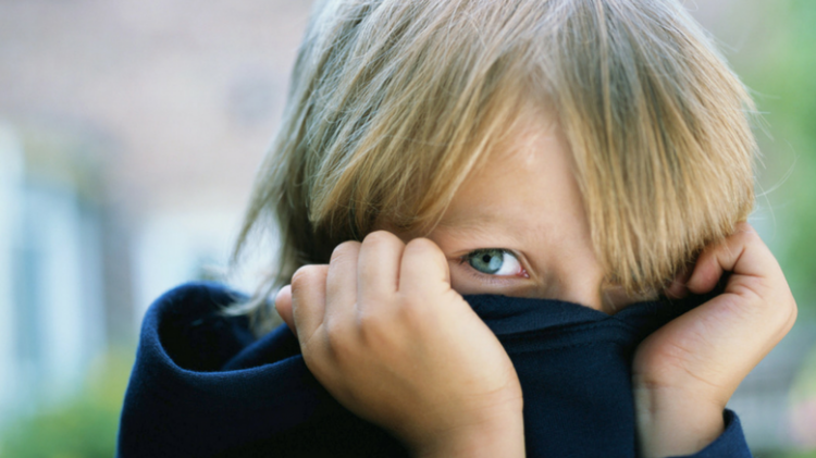Как да се отнасяме към срамежливите деца?
