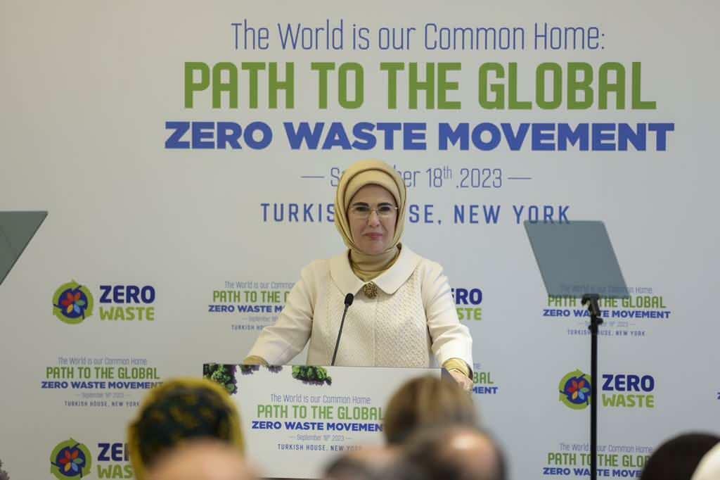 Емине Ердоган към глобално движение за нулеви отпадъци споделяне в социалните медии