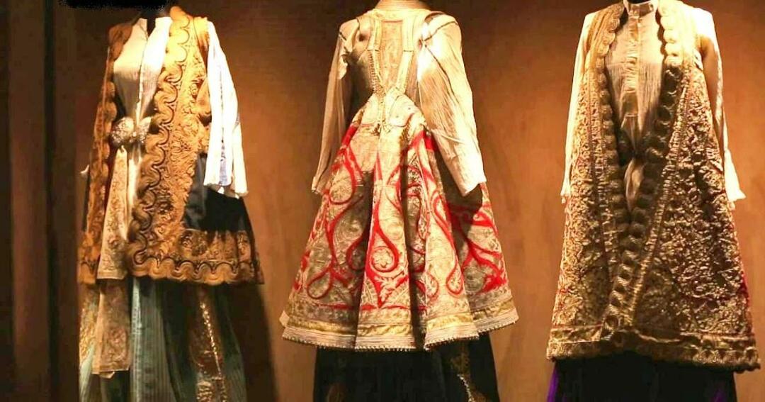 Какви са били женските дрехи в Османския дворец през 18-ти и 19-ти век?