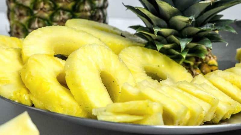 как да нарежете ананас