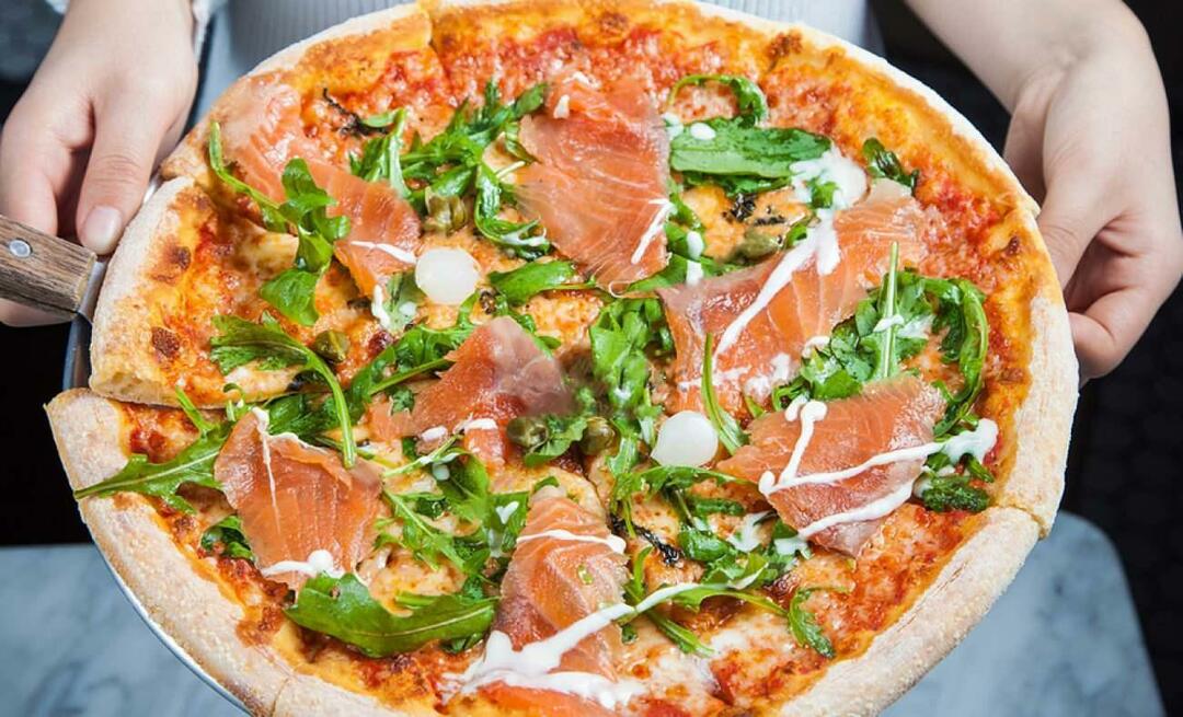 Как се прави пица със сьомга? Страхотна рецепта за пица с пушена сьомга