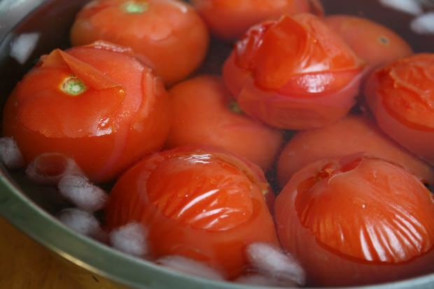 Техниката на белене на домати