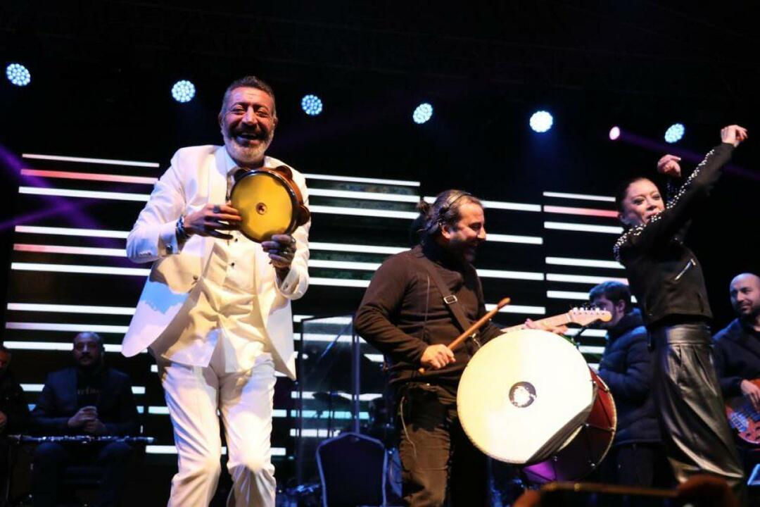Hakan Altun излезе на сцената в Kocaeli