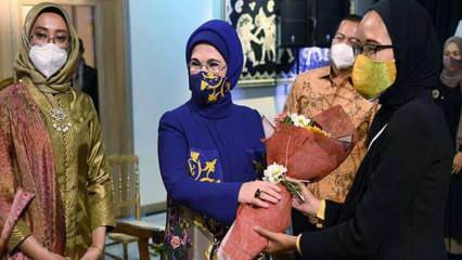 Първата дама Ердоган присъства на промоционалната програма на Индонезия