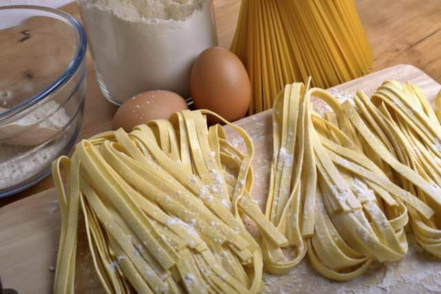 Как да си направите тесто за макаронени изделия у дома