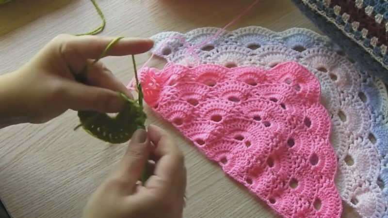 Как да си направим модел плетене на плетене на една кука с ягоди? Практична подготовка на модел ягодов пуловер с плетене на една кука