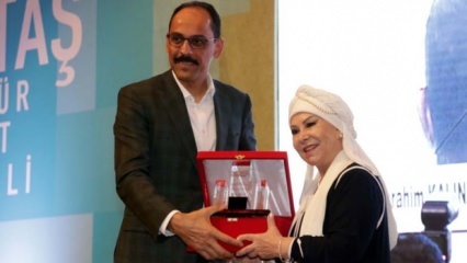 Легендата на турската народна музика получи наградата Бедия Акартюрк