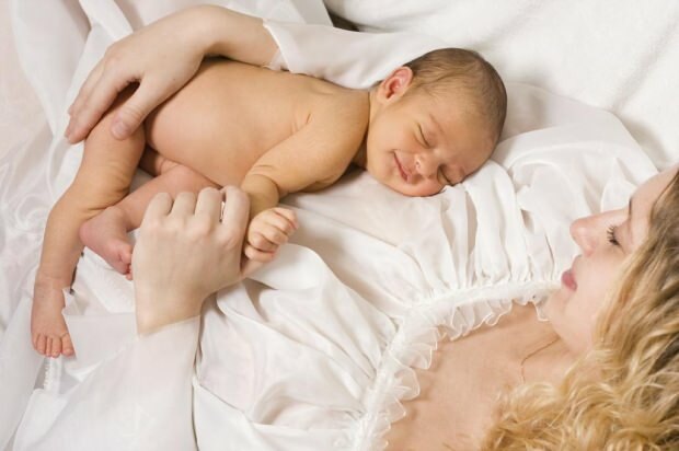 Колко трябва да се кърми новородено на ден?
