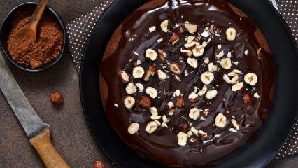 Практична рецепта за лешникова торта с шоколадов сос 