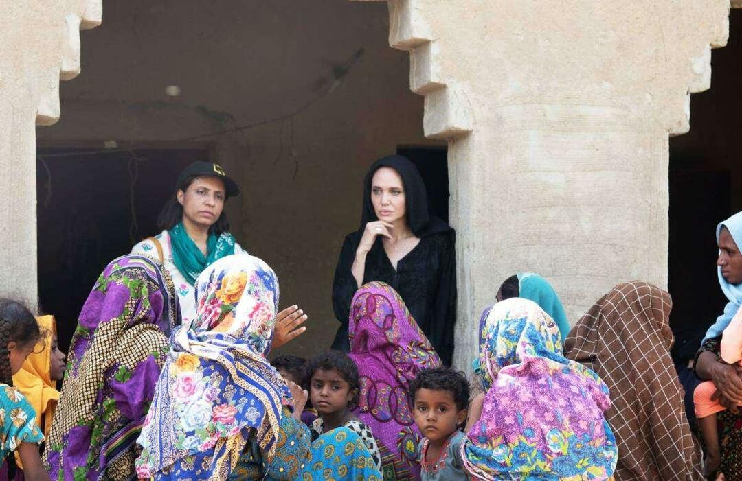  Анджелина Джоли призова международната общност да помогне на Пакистан.