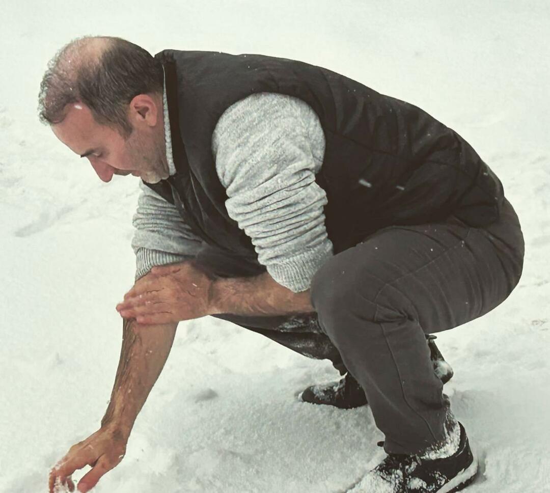 Ömer Karaoğlu се изми със сняг