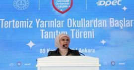 Емине Ердоган участва в промоционалната програма „Непорочното утре започва с училищата“!