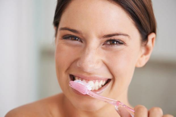 Как трябва да се извърши почистването на зъбите?