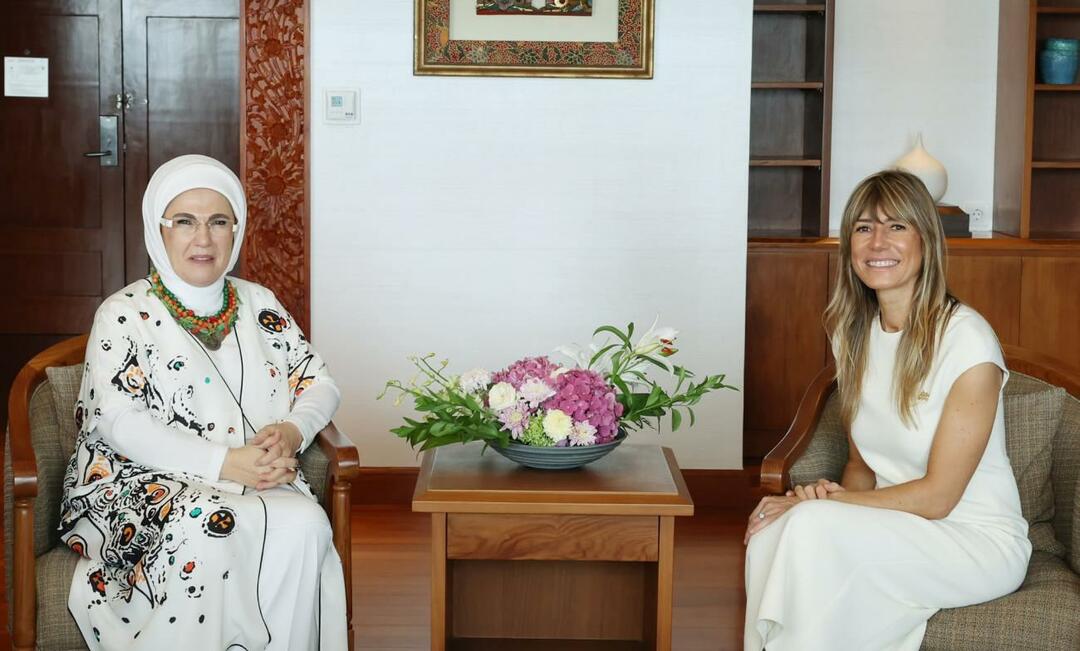 Емине Ердоган се срещна със съпругите на лидерите в Бали