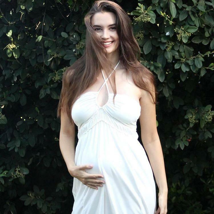  Поза за бременност на Лейла Лидия Тугутлу