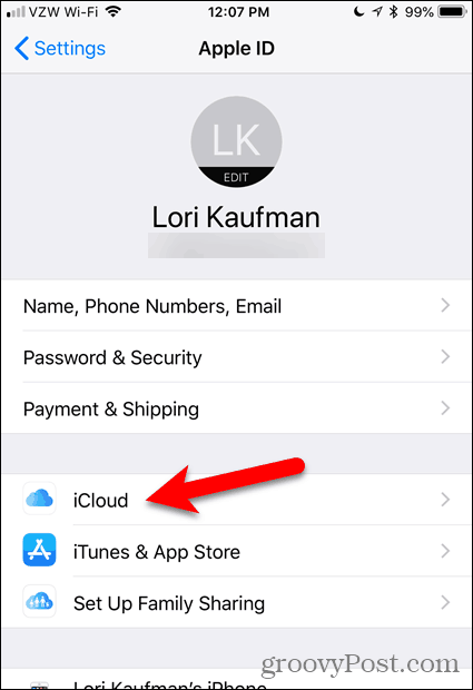 Докоснете iCloud в приложението Настройки в iOS