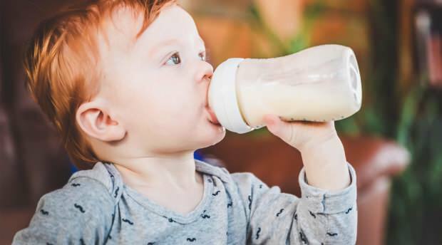 Какво представлява алергията към краве мляко при кърмачета?