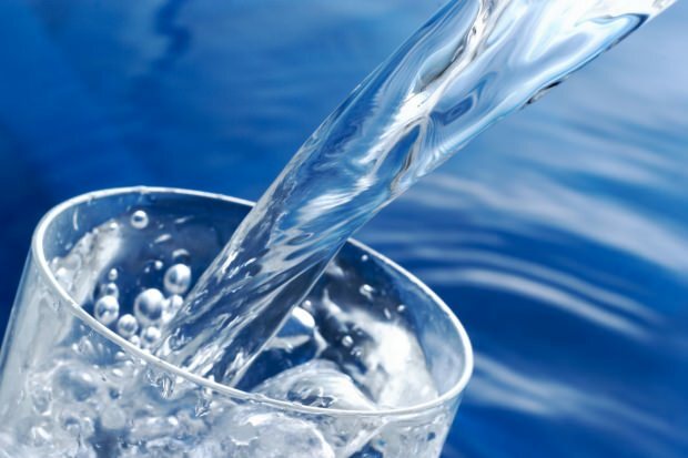 Пиенето на вода прави ли наддаване на тегло? Колко литра вода трябва да се пие на ден, за да отслабнете? Ако пиете вода през нощта ...