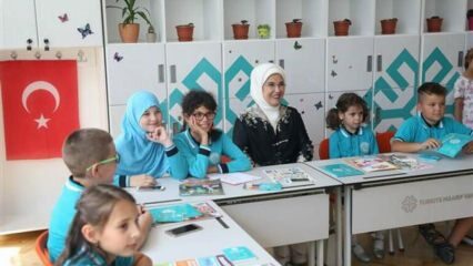 Първа дама Ердоган посети училищата в Маариф