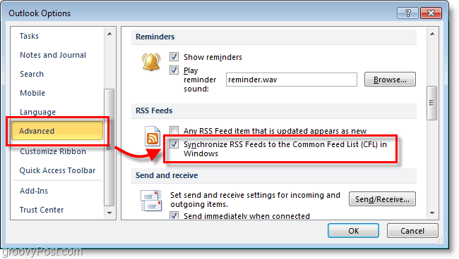 в прозореца с опции на Outlook 2010 превъртете надолу до разширено, след което щракнете върху бутона за отметка Синхронизиране на RSS емисии под RSS емисии