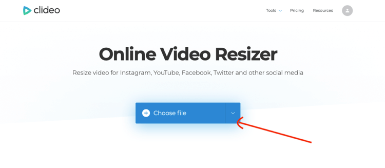 качване на видеоклип в Clideo Online Video Resizer