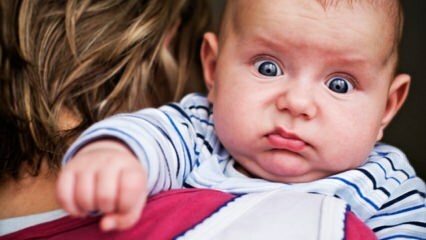 Какво причинява запек при бебета, които са кърмени? Използването на супозитории и разтвори при бебета със запек