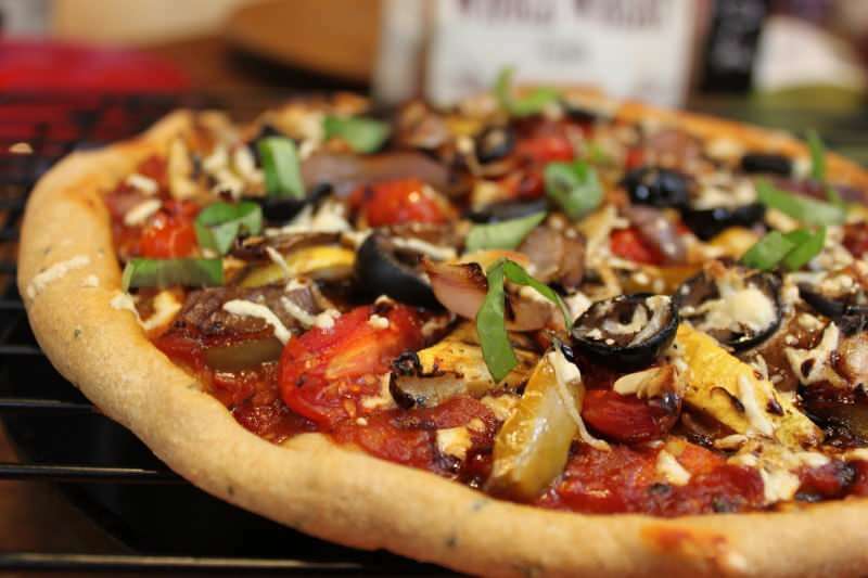 Най-лесната рецепта за вегетарианска пица! Как да си направим веге пица у дома?