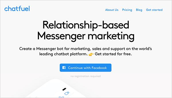 Началната страница на Chatfuel показва името на компанията в син текст в горния ляв ъгъл. В горния десен ъгъл следните опции за навигация също се показват в син текст: За нас, Ценообразуване, Блог и Започнете. В горния център на уеб страницата, голямо заглавие казва „Маркетинг на Messenger, базиран на връзки“ в черен текст. Под заглавието, също в черен текст, има две изречения: „Създайте Messenger бот за маркетинг, продажби и поддръжка на водещата в света платформа за чатбот. Започнете безплатно. " Под този текст има син бутон, който казва „Продължете с Facebook“. Мери Катрин Джонсън отбелязва, че Chatfuel е приложение, което можете да използвате за създаване на Messenger бот.