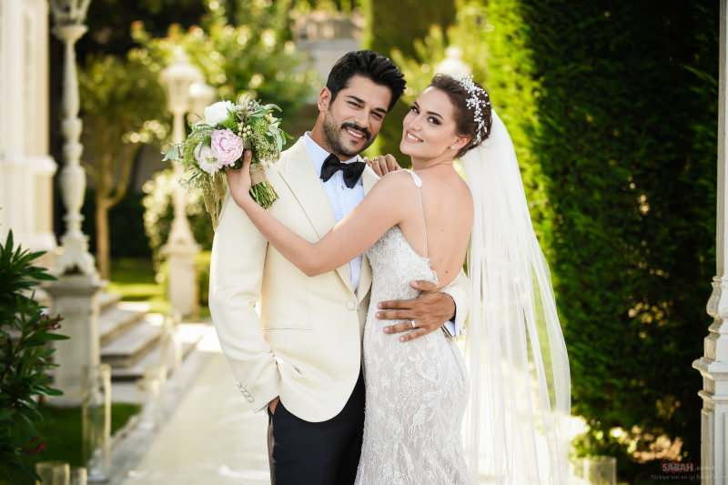 Бурак Йозчивит и Фахрие Евчен се ожениха през 2017 година