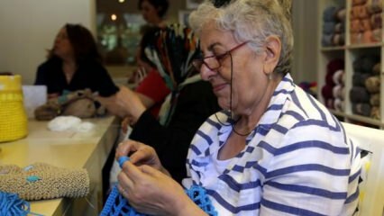 Пенсионерите плетат мода, за да поддържат темпо